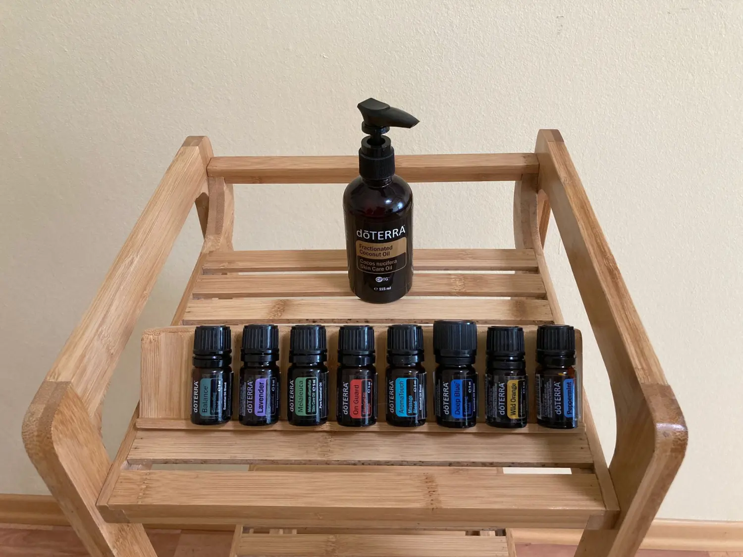 Vorbereitete ätherische Öle für die AromaTouch Technique von Beauty & Oils 